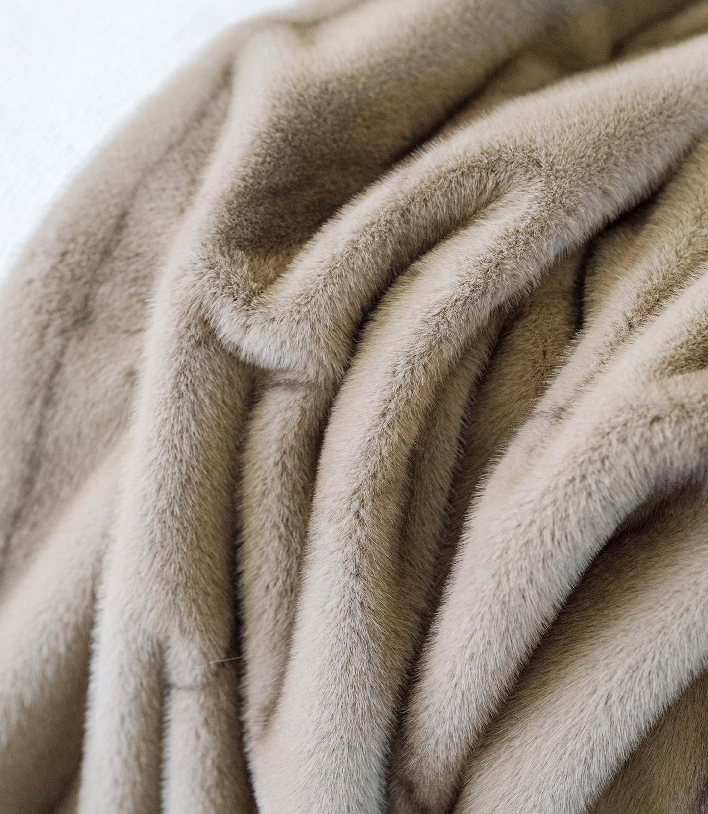 texture of Mila faux fur throw, Vintage Mink