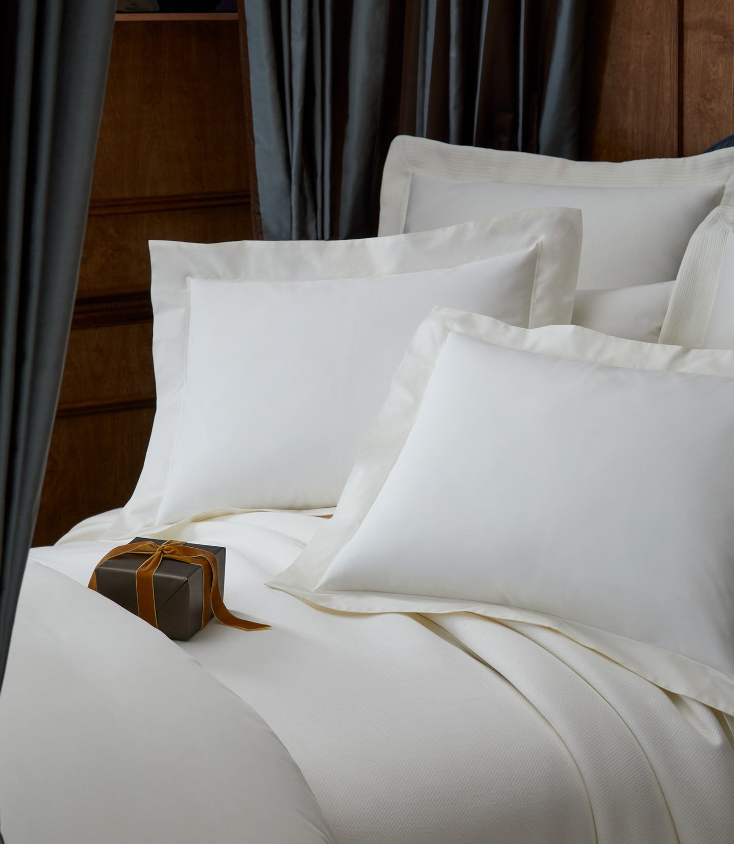 Boutique percale shams on bed, Ivory