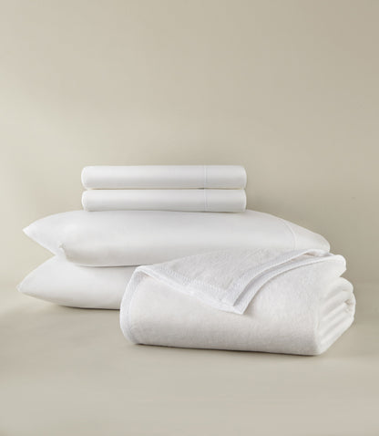 Soprano Sheet Set and All Seasons Blanket, White