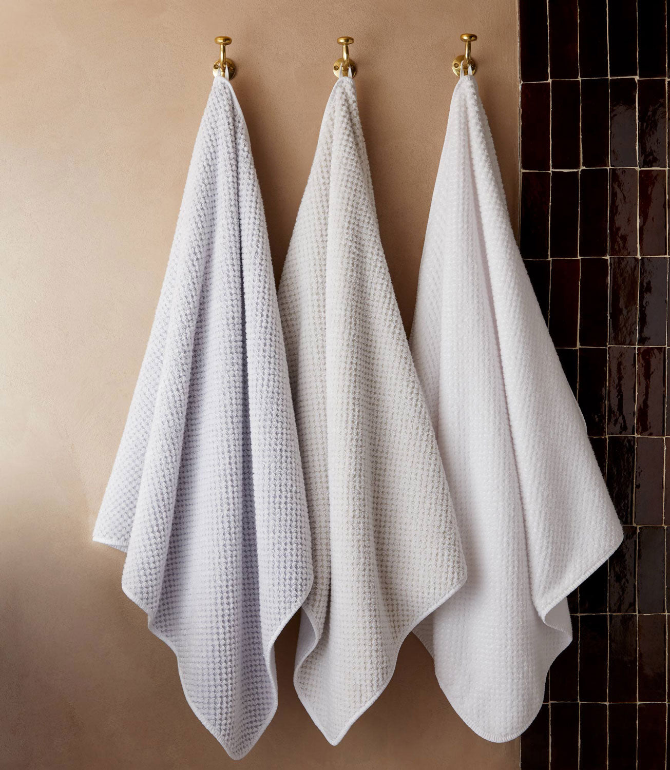 Catalina bath towels hanging on hooks, White Linen Gray