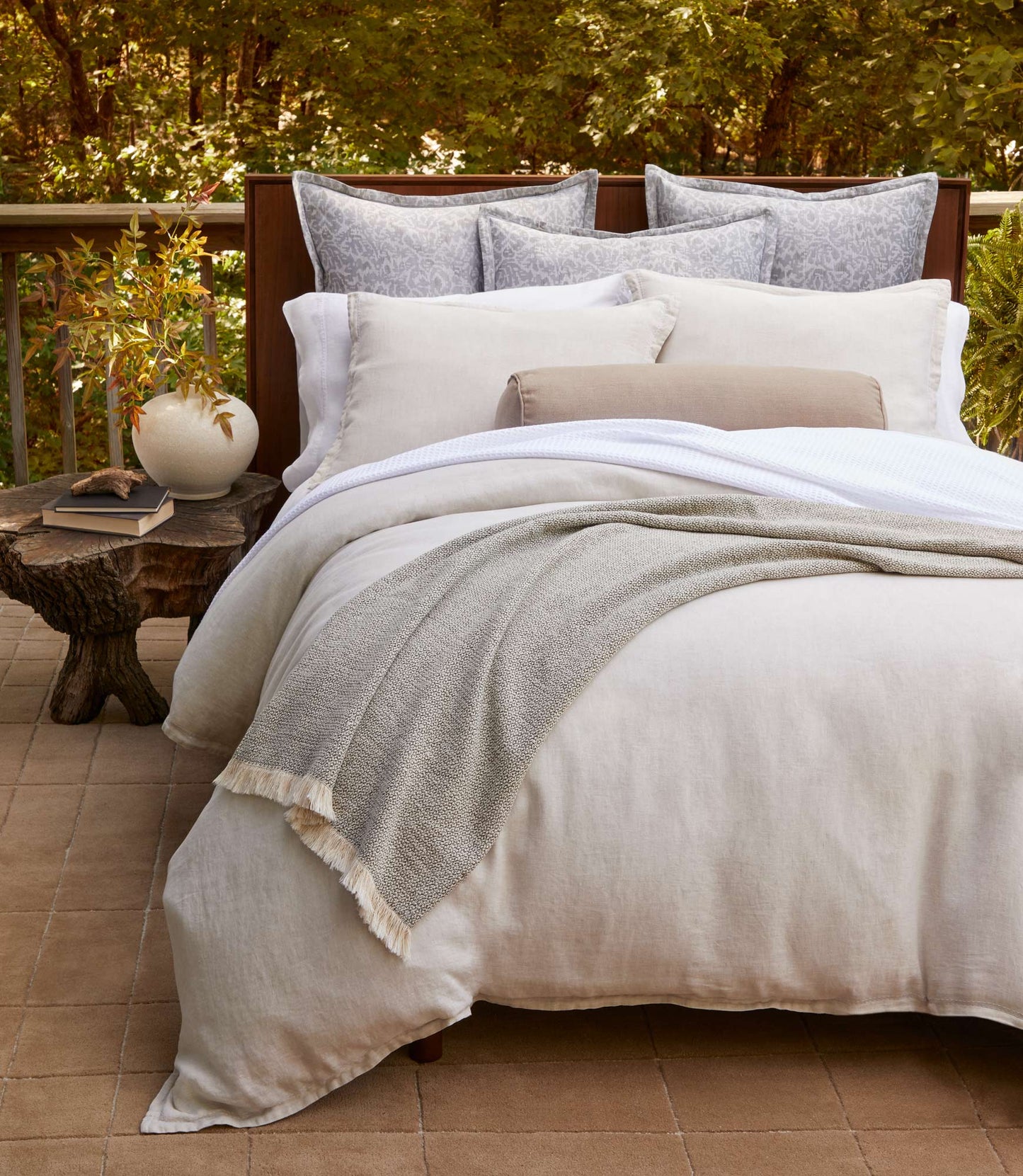 Linen duvet on outdoor bed, Natural