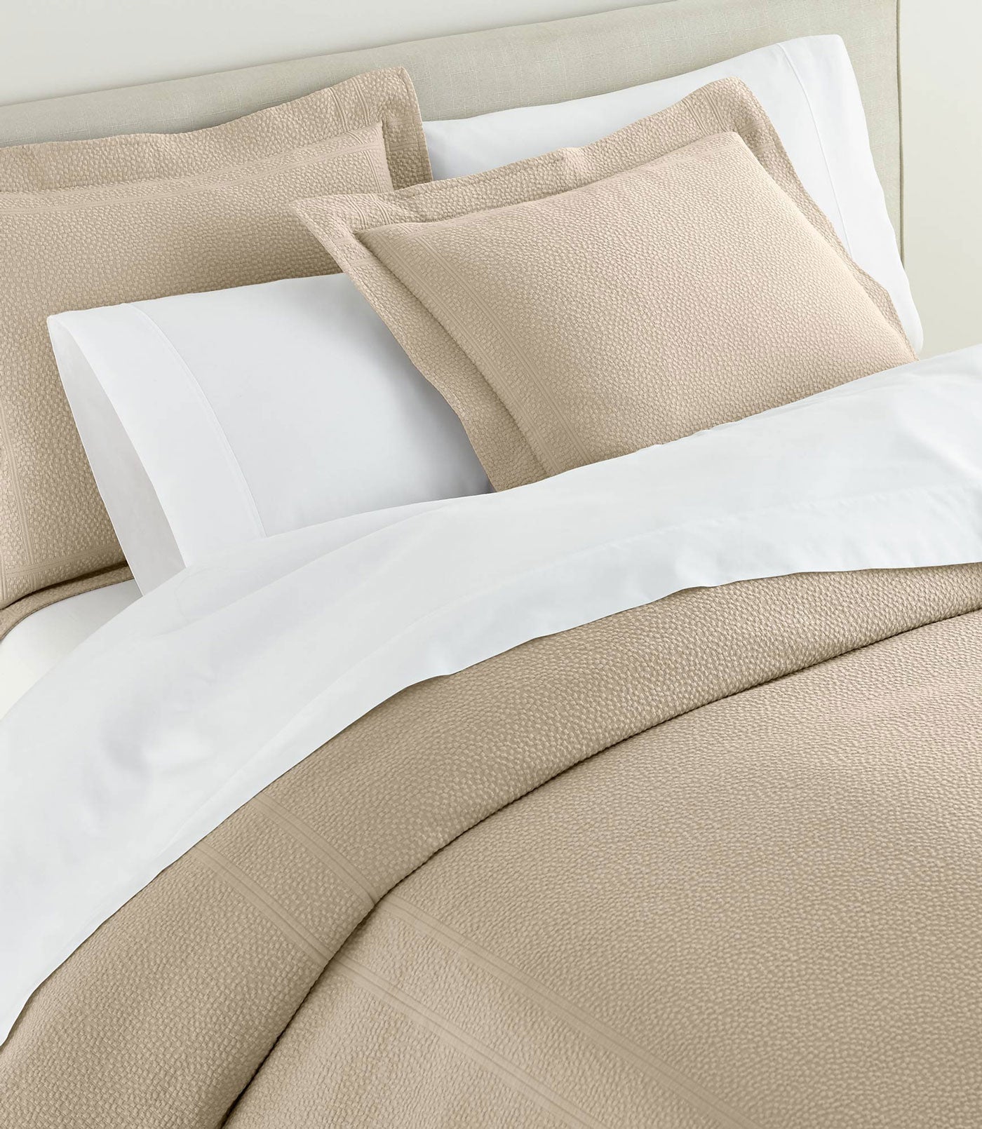 mmontauk shams on bed, Linen