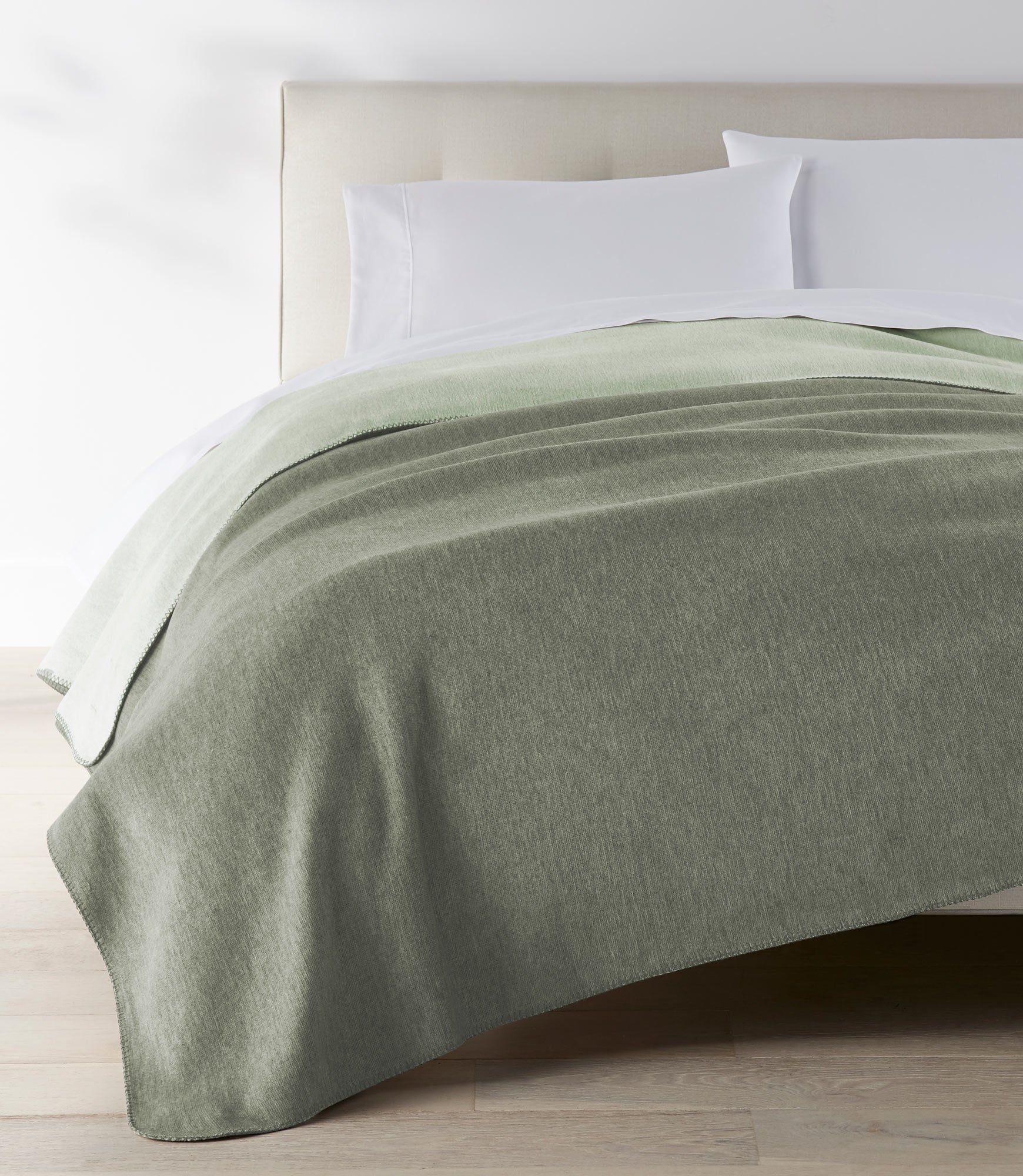 Green blanket for cheap bed